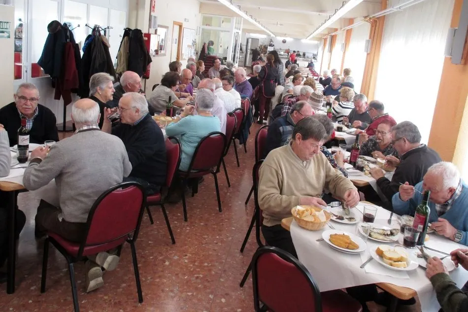 Foto 3 - Los mayores del Centro de D&iacute;a de B&eacute;jar finalizan el Carnaval con el tradicional Entierro de la...