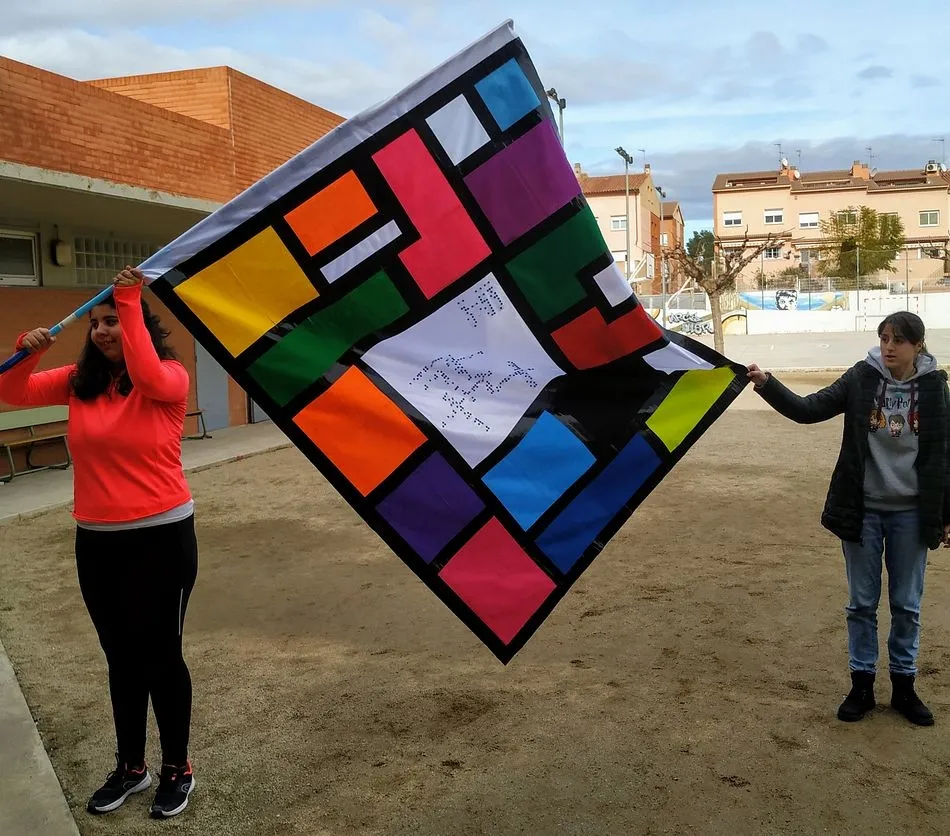 Foto 2 - M&aacute;s de 1.100 estudiantes y 22 &ldquo;profes&rdquo; de Salamanca dise&ntilde;an banderas e himnos por la...