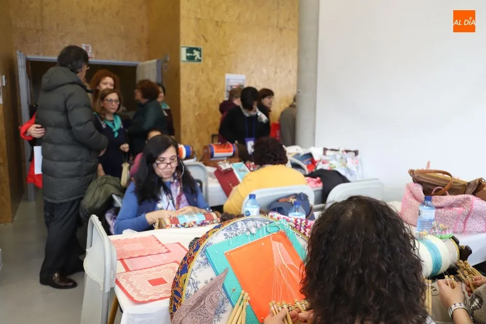 Foto 4 - Multitudinario encuentro de bolilleras en Salamanca