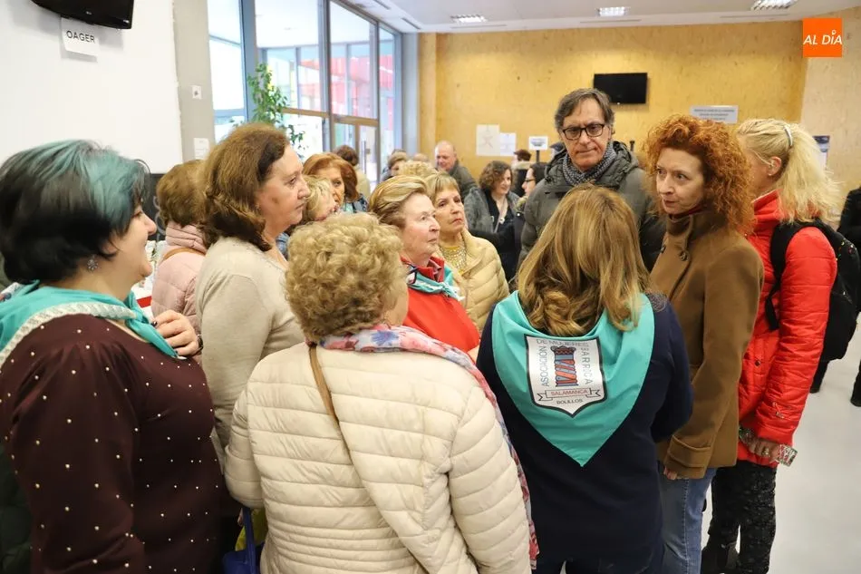 Foto 3 - Multitudinario encuentro de bolilleras en Salamanca