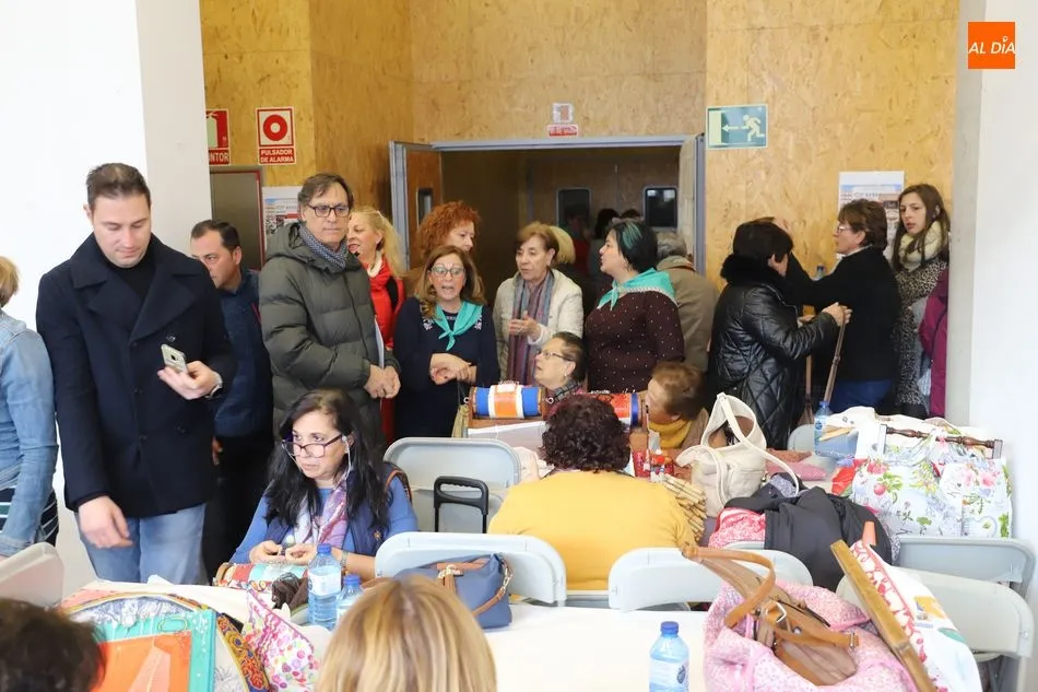 Foto 2 - Multitudinario encuentro de bolilleras en Salamanca