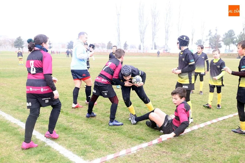 Foto 3 - M&aacute;s de 500 ni&ntilde;os disfrutan del rugby en Salamanca