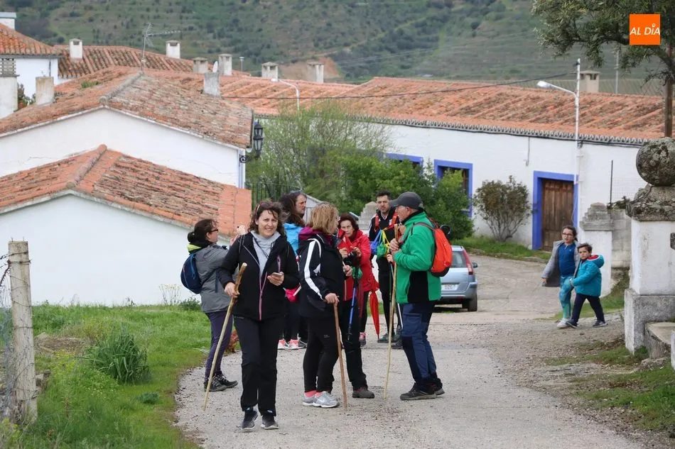 Foto 10 - Cerca de 300 senderistas participan en la Marcha &lsquo;Almendros en flor&rsquo; de La&nbsp;Fregeneda  