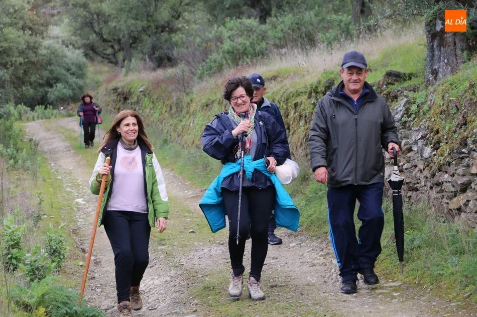 Foto 9 - Cerca de 300 senderistas participan en la Marcha &lsquo;Almendros en flor&rsquo; de La&nbsp;Fregeneda  