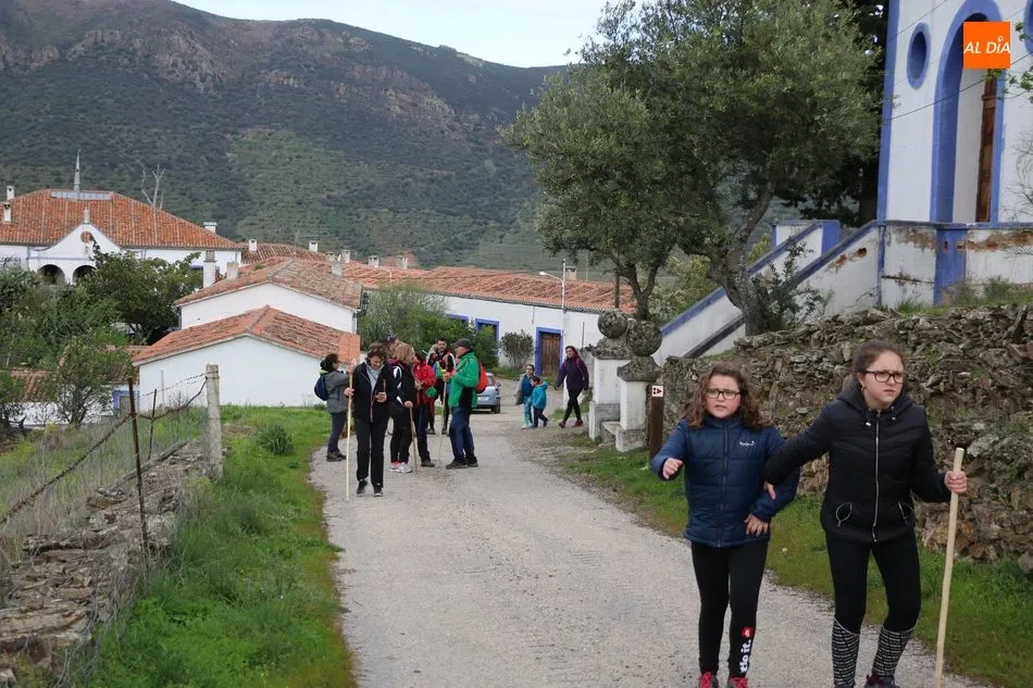 Foto 8 - Cerca de 300 senderistas participan en la Marcha &lsquo;Almendros en flor&rsquo; de La&nbsp;Fregeneda  