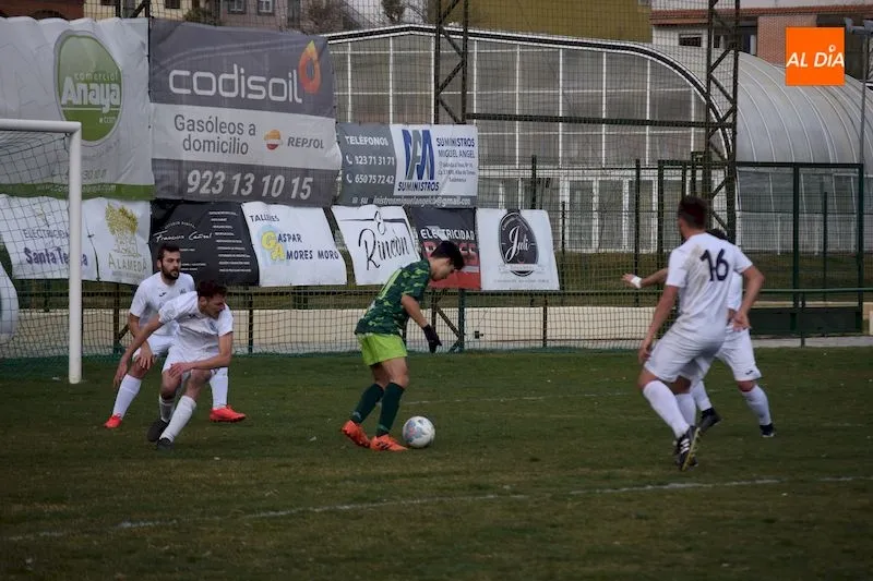 Foto 9 - El Guijuelo &lsquo;B&rsquo; remonta al Alba de Tormes CF y se mete en la lucha por la liga (1-2)