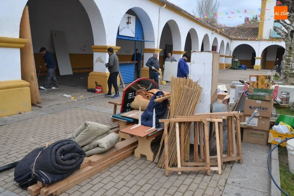Foto 7 - La Plazuela del Buen Alcalde se quita su disfraz carnavalero  