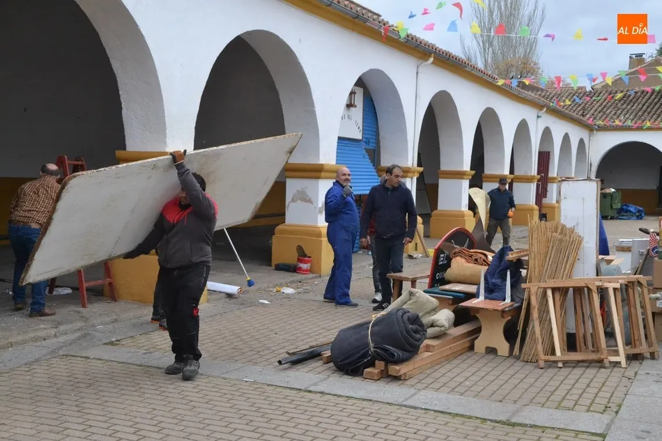 La Plazuela del Buen Alcalde se quita su disfraz carnavalero  