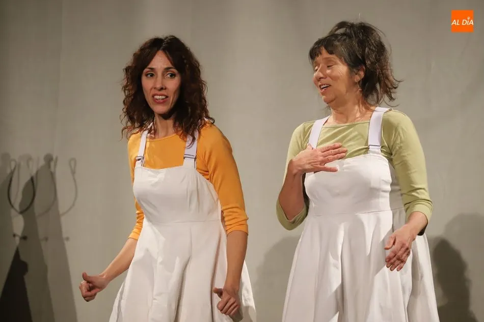 Foto 8 - Divertido homenaje a Gloria Fuertes en clave de teatro en la Biblioteca Torrente Ballester