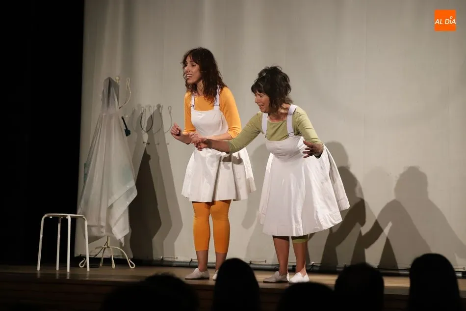 Foto 6 - Divertido homenaje a Gloria Fuertes en clave de teatro en la Biblioteca Torrente Ballester