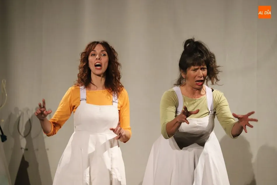 Foto 4 - Divertido homenaje a Gloria Fuertes en clave de teatro en la Biblioteca Torrente Ballester