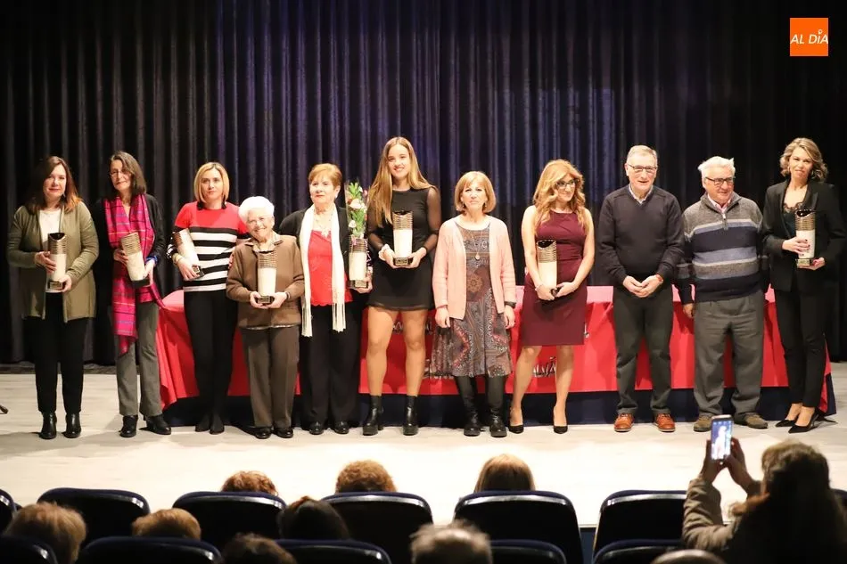 Foto 4 - Santa Marta rinde homenaje a la Mujer Salmantina en su tradicional gala de reconocimiento