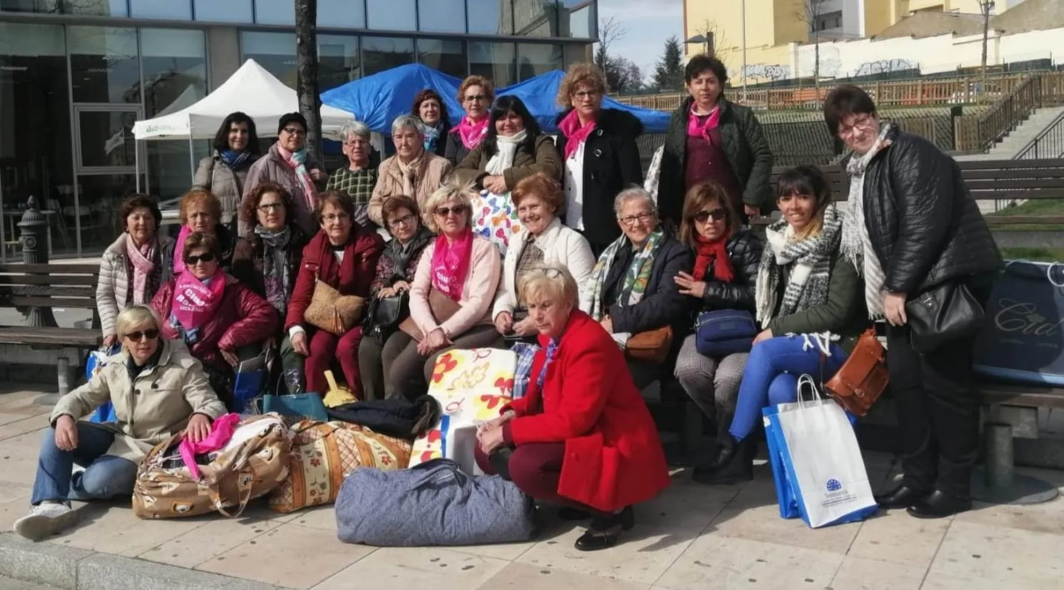 Las bolilleras mirobrigenses y guinaldesas también sufren el caos del Encuentro de Salamanca  