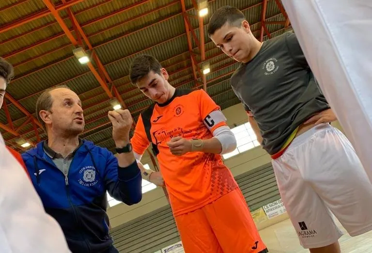Foto 10 - El III Juvenil se queda sin victoria en Cu&eacute;llar a 26&rdquo; para el final tras una borrachera de goles ...