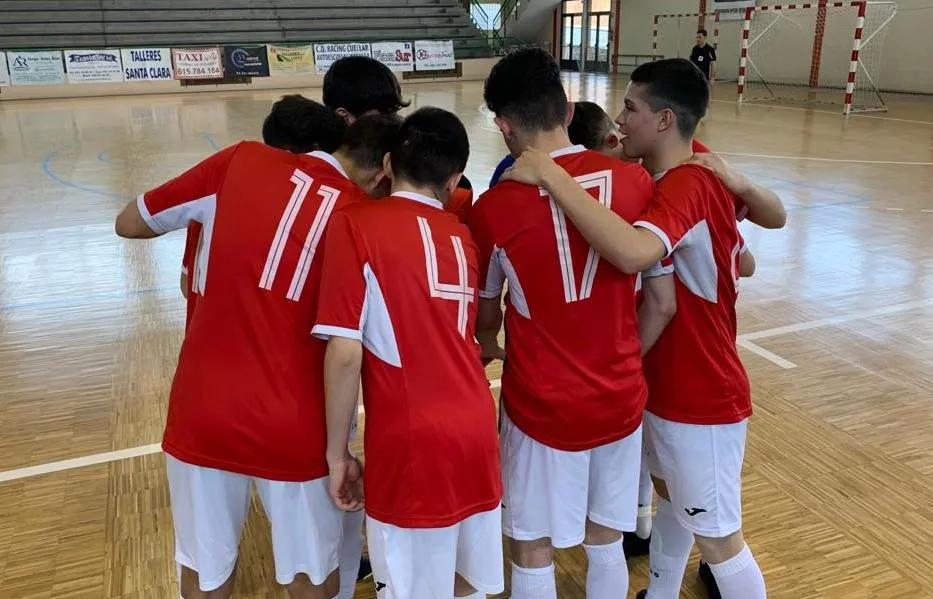 Foto 11 - El III Juvenil se queda sin victoria en Cu&eacute;llar a 26&rdquo; para el final tras una borrachera de goles ...