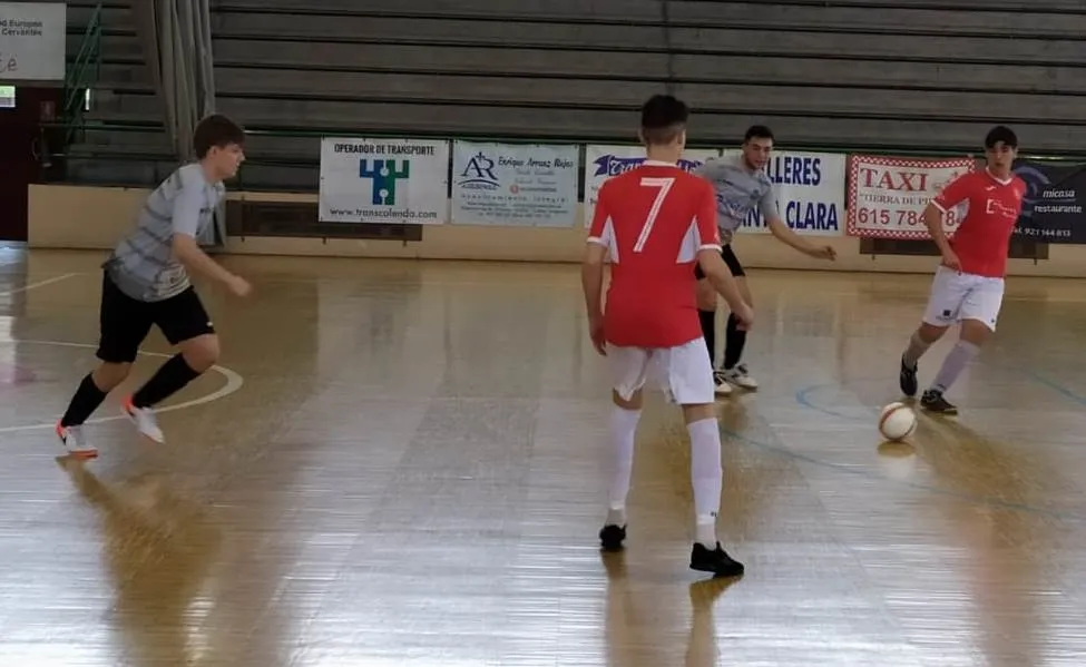 Foto 6 - El III Juvenil se queda sin victoria en Cu&eacute;llar a 26&rdquo; para el final tras una borrachera de goles ...