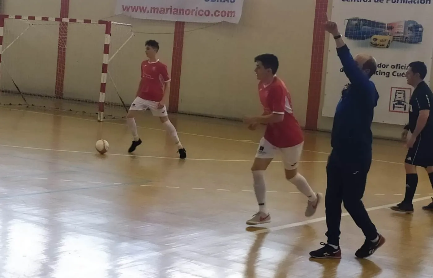 Foto 5 - El III Juvenil se queda sin victoria en Cu&eacute;llar a 26&rdquo; para el final tras una borrachera de goles ...