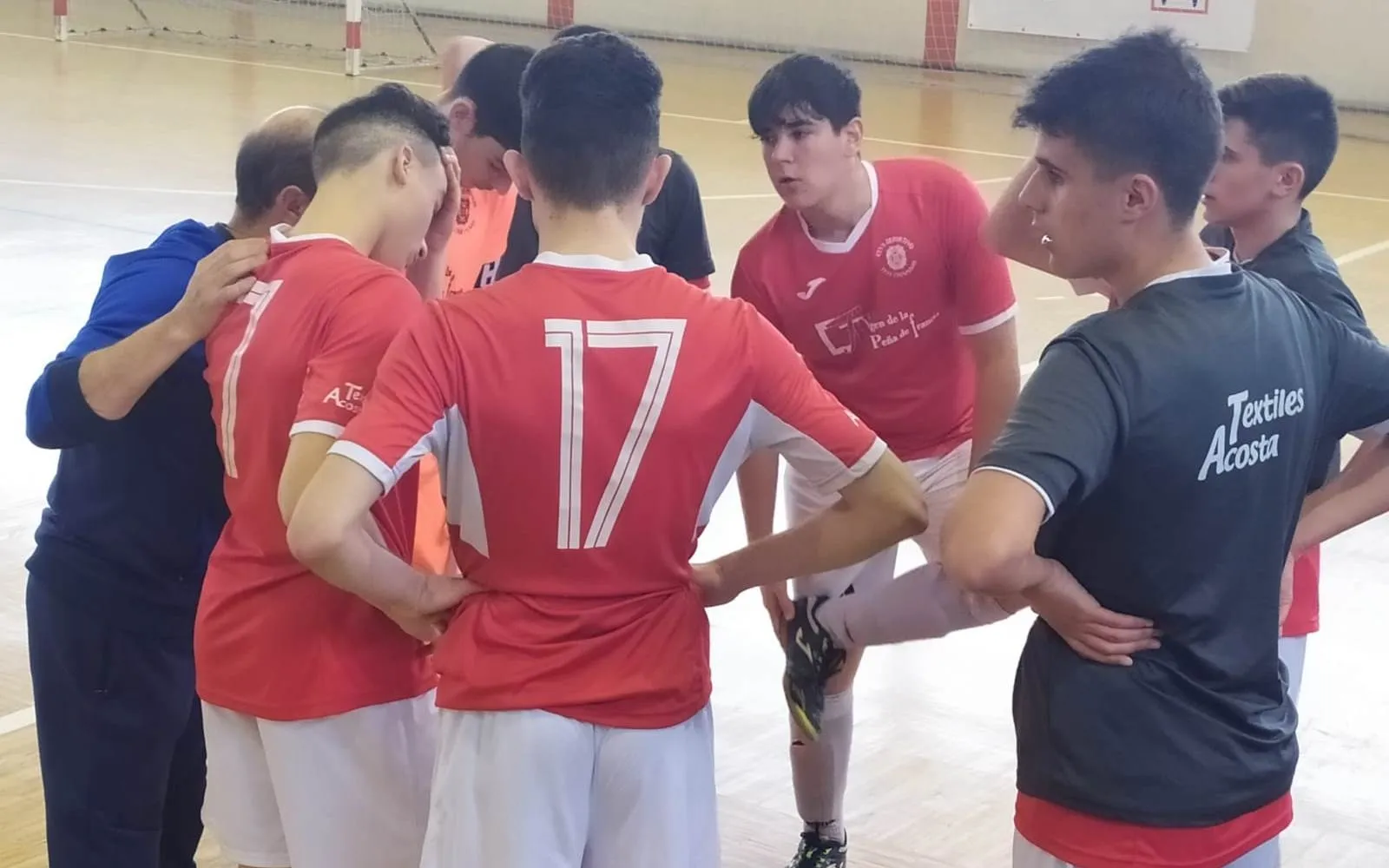 Foto 2 - El III Juvenil se queda sin victoria en Cu&eacute;llar a 26&rdquo; para el final tras una borrachera de goles ...