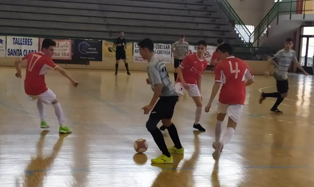 Foto 3 - El III Juvenil se queda sin victoria en Cu&eacute;llar a 26&rdquo; para el final tras una borrachera de goles ...