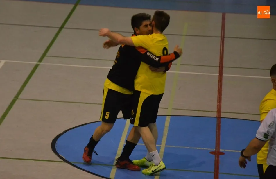 Foto 4 - El Mir&oacute;briga Futsal da un paso de gigante hacia el t&iacute;tulo de Liga al ganar a su inmediato...
