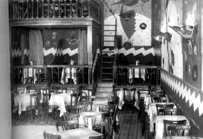 Los salones del callejón de Pinto, junto a la plaza de San Cristóbal