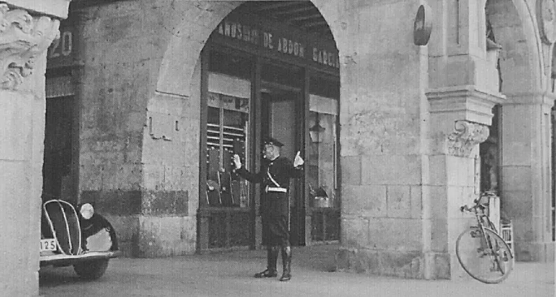 Foto 2 - El arco de San Pablo, entrada de veh&iacute;culos en los a&ntilde;os 50