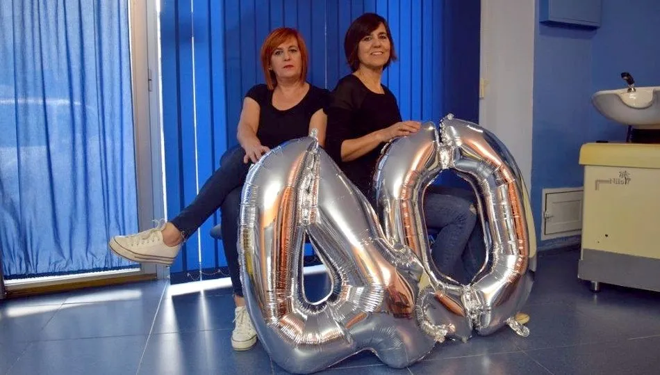 Mariángeles y Teresa Calles Bueno, titulares de la Peluquería Doytean celebran este 40º aniversario agradeciendo la confianza a su clientela