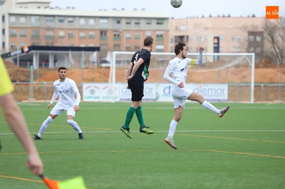 Foto 5 - El Ribert no baja los brazos en su lucha por la liga tras derrotar al Betis (3-0)