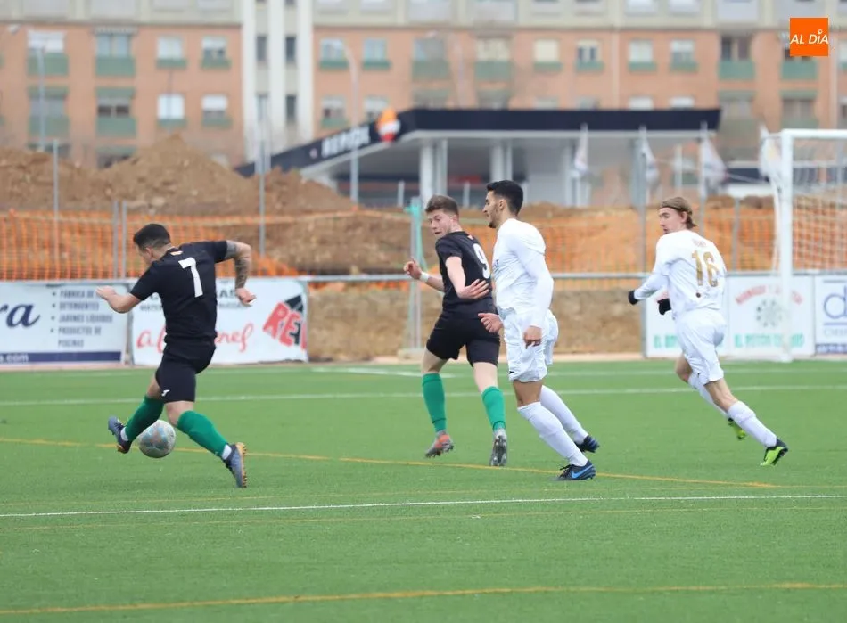 Foto 8 - El Ribert no baja los brazos en su lucha por la liga tras derrotar al Betis (3-0)