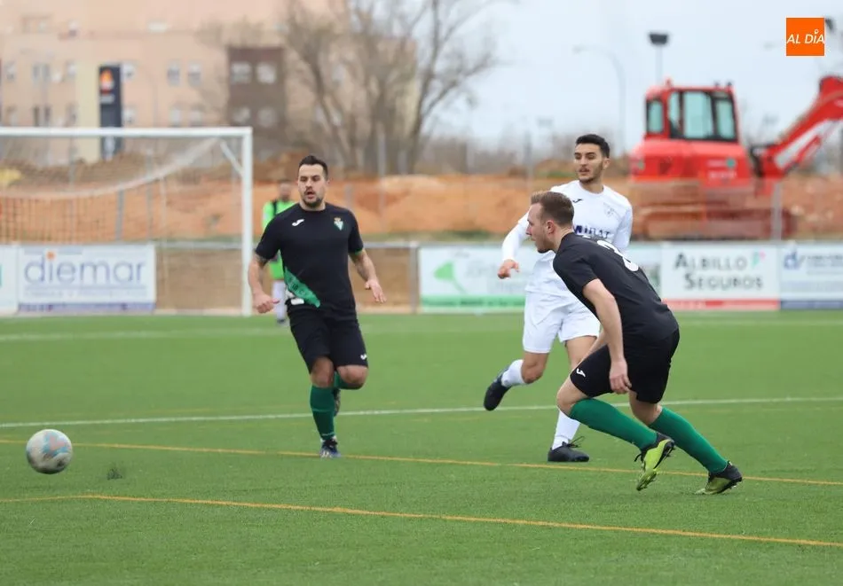 Foto 2 - El Ribert no baja los brazos en su lucha por la liga tras derrotar al Betis (3-0)