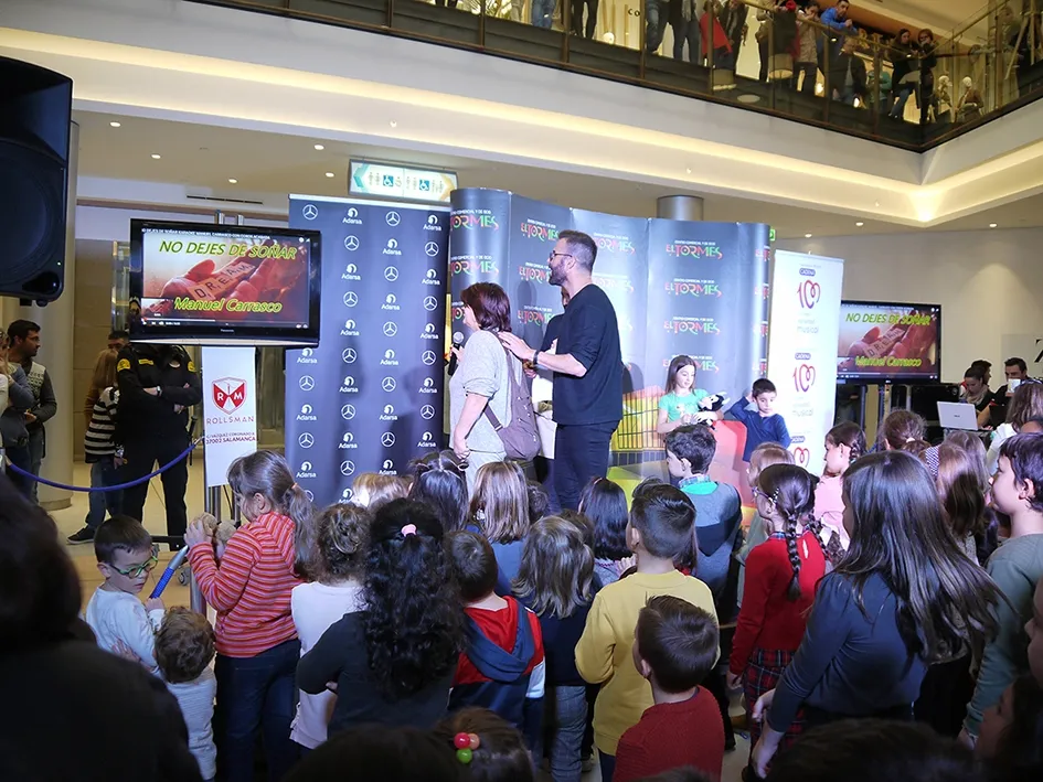 Jimeno hizo disfrutar a los más pequeños en la fiesta de los niños de El Tormes