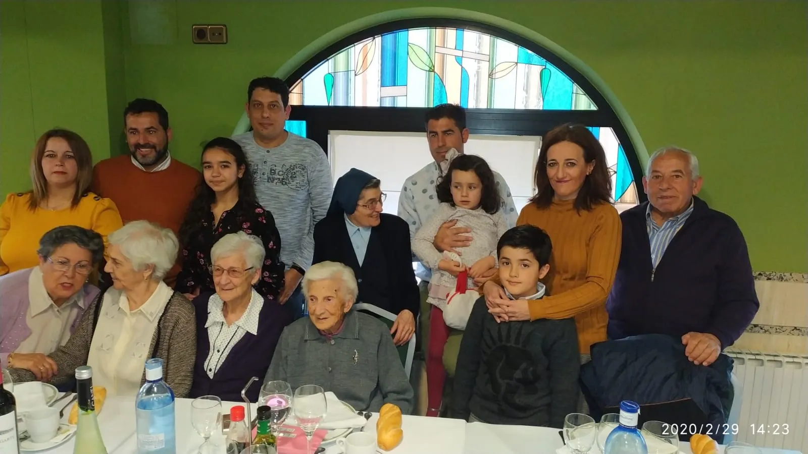 Foto 7 - Francisca L&oacute;pez Gonz&aacute;lez celebra su centenario acompa&ntilde;ada por su familia