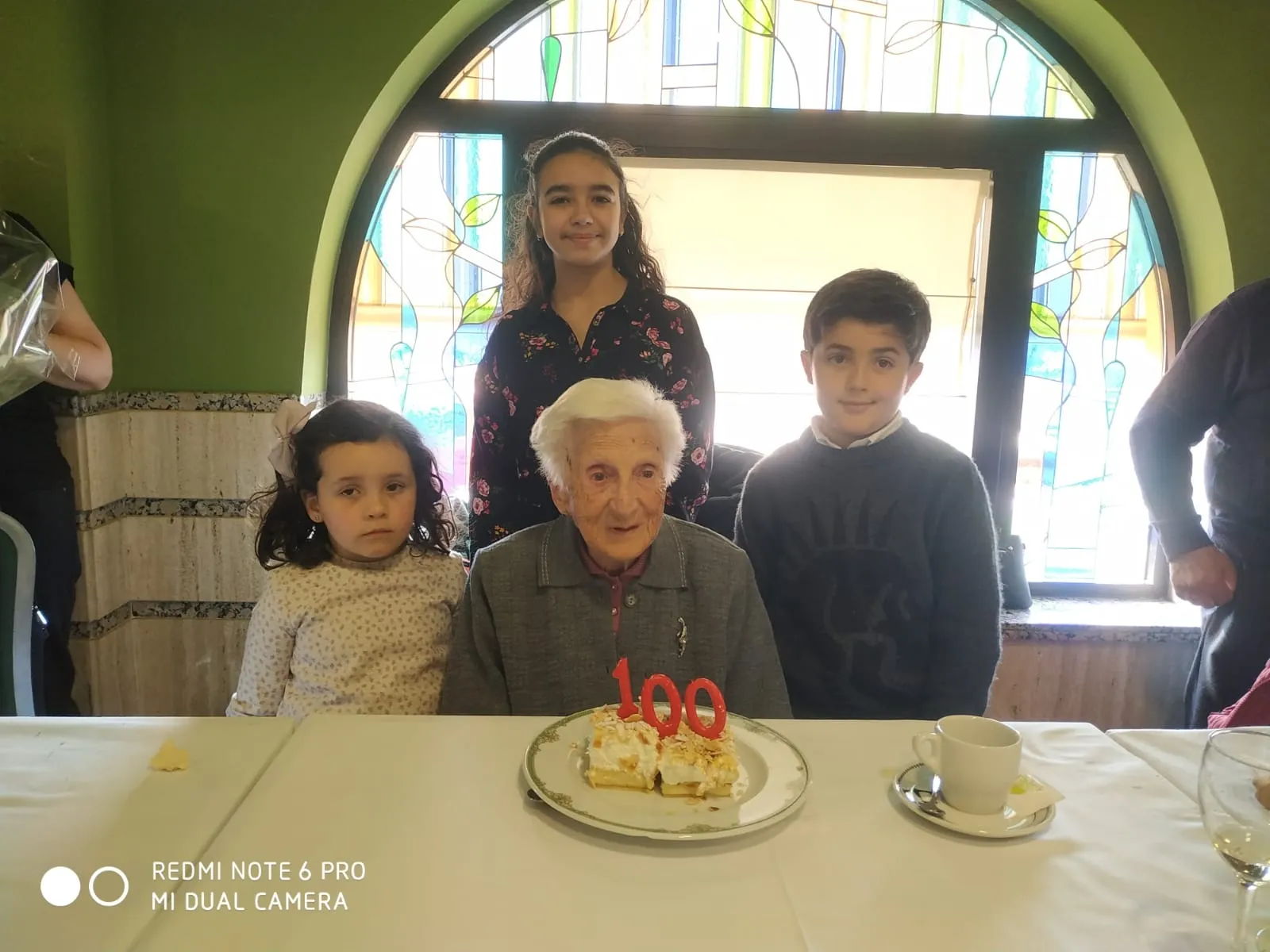 Foto 6 - Francisca L&oacute;pez Gonz&aacute;lez celebra su centenario acompa&ntilde;ada por su familia