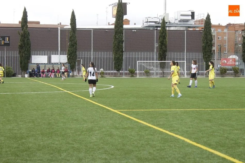 Foto 7 - Al Salamanca UDS Femenino se le escapa una victoria con dos goles de ventaja ante el l&iacute;der (2-2)