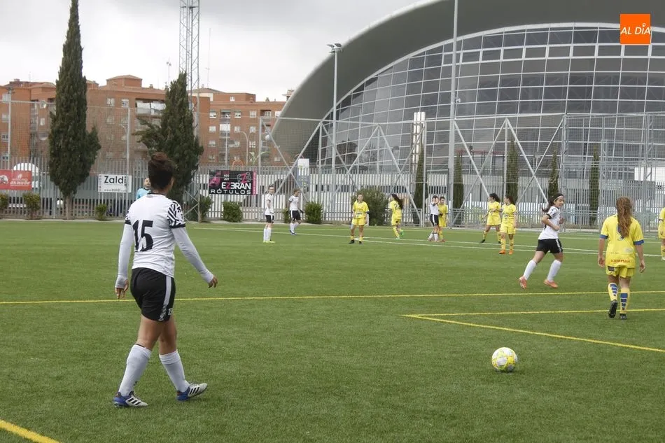 Foto 4 - Al Salamanca UDS Femenino se le escapa una victoria con dos goles de ventaja ante el l&iacute;der (2-2)