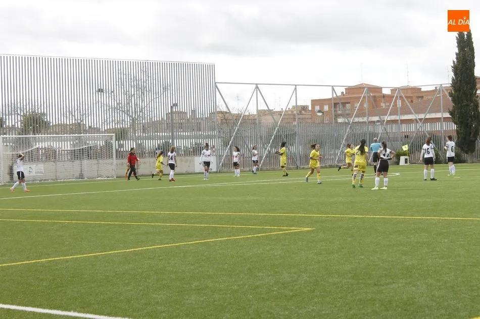 Foto 3 - Al Salamanca UDS Femenino se le escapa una victoria con dos goles de ventaja ante el l&iacute;der (2-2)
