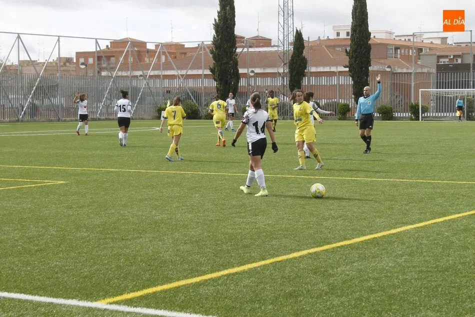 Foto 2 - Al Salamanca UDS Femenino se le escapa una victoria con dos goles de ventaja ante el l&iacute;der (2-2)
