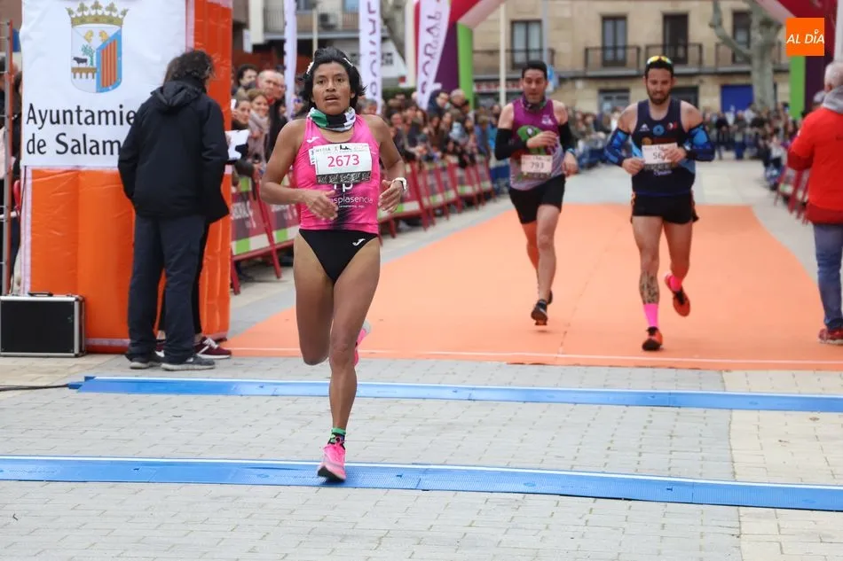 Foto 4 - Incontestables triunfos de Roberto Bueno y M&oacute;nica Guti&eacute;rrez en la Media Marat&oacute;n Ciudad de...