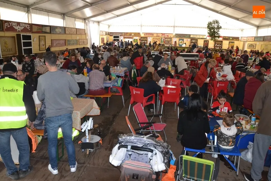 Foto 6 - La lluvia y el sol se alternan en las primeras horas de la jornada de clausura del Carnaval 2020  