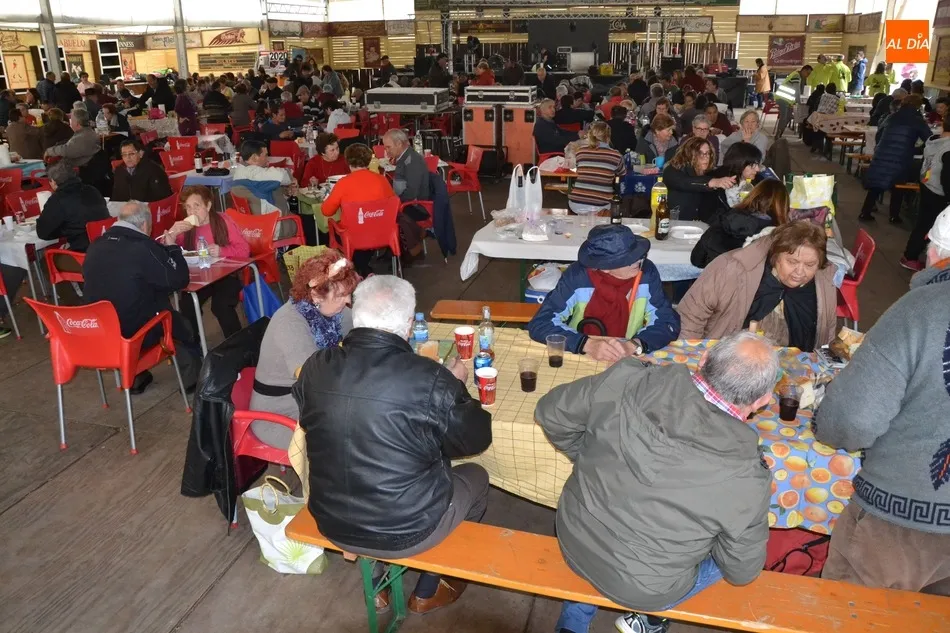 Foto 4 - La lluvia y el sol se alternan en las primeras horas de la jornada de clausura del Carnaval 2020  