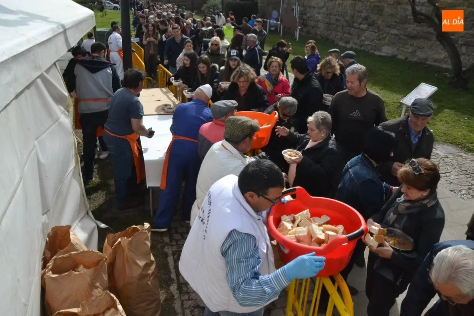 Foto 11 - La lluvia y el sol se alternan en las primeras horas de la jornada de clausura del Carnaval 2020  