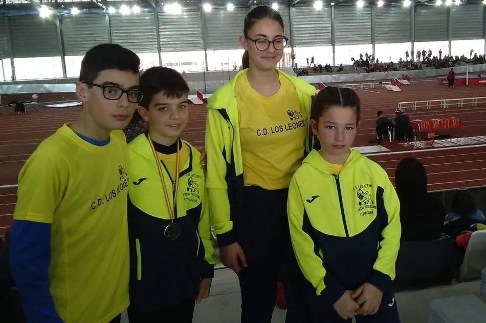 Buen papel de los atletas del CD Los Leones de Vitigudino en pista cubierta
