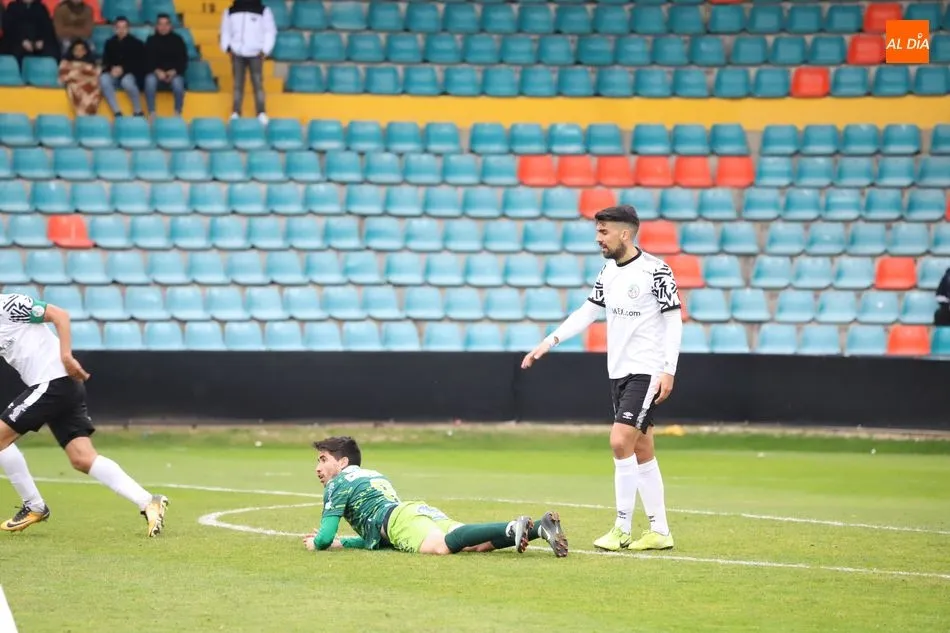 Foto 4 - El Salamanca UDS y el Guijuelo se quedan sin pegada en un derbi en el que Owen Falconis pone la...