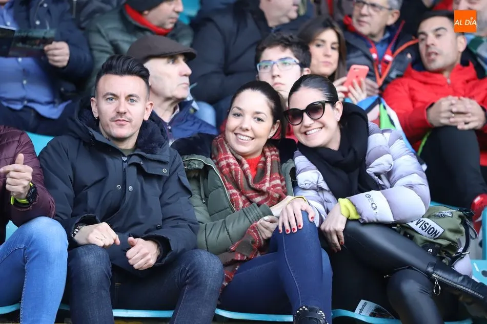 Foto 7 - El buen ambiente reina en el derbi del Helm&aacute;ntico entre las aficiones