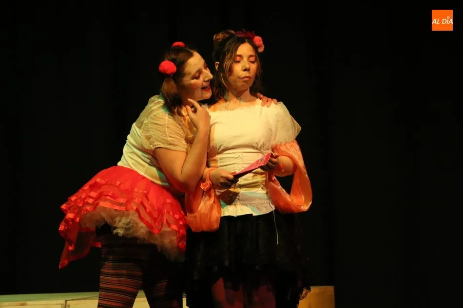Foto 5 - Buen trabajo del grupo Desparpajo en la representaci&oacute;n de &lsquo;Don Gil de las calzas verdes&rsquo;  