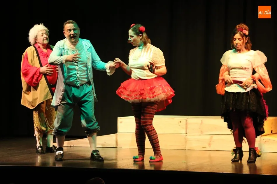 Foto 2 - Buen trabajo del grupo Desparpajo en la representaci&oacute;n de &lsquo;Don Gil de las calzas verdes&rsquo;  