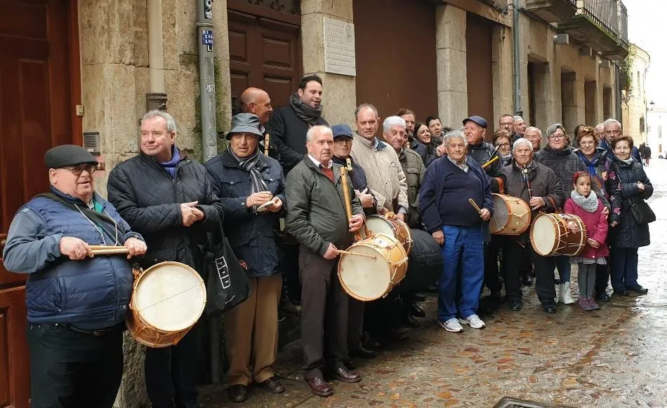 Foto 3 - Mir&oacute;briga recibe a 40 miembros de la Asociaci&oacute;n de Tamborileros Zamoranos  