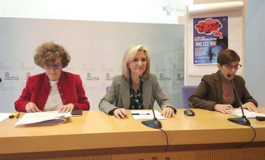 La consejera de Sanidad, Verónica Casado, en el centro, junto a la directora general de Salud Pública, Carmen Pacheco, (i) y la gerente de Emergencias Sanitarias, Flor de Castro. Foto EP