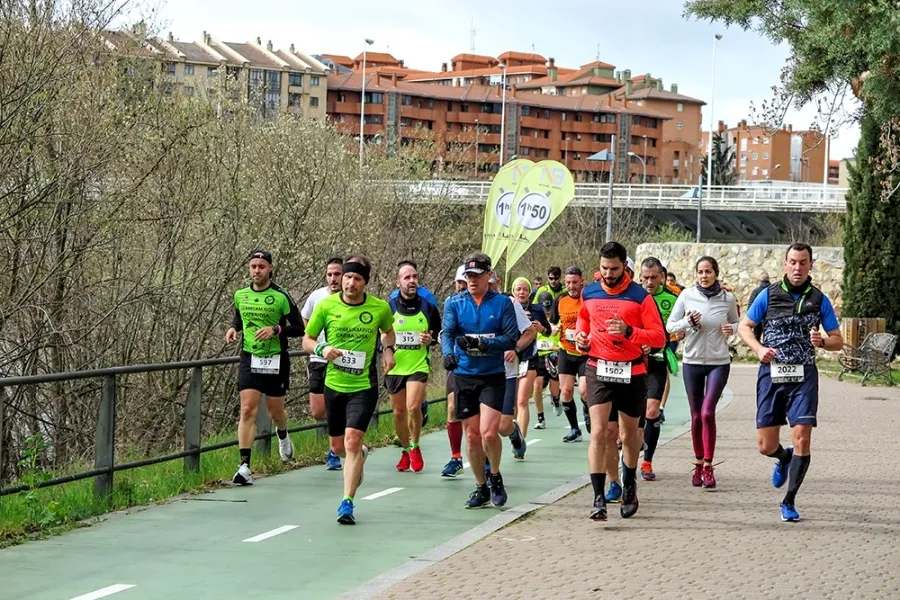 Foto 7 - Cruz Roja estrena sus patinetes el&eacute;ctricos en la Media Marat&oacute;n