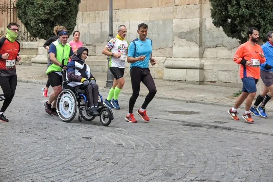 Foto 5 - Cruz Roja estrena sus patinetes el&eacute;ctricos en la Media Marat&oacute;n